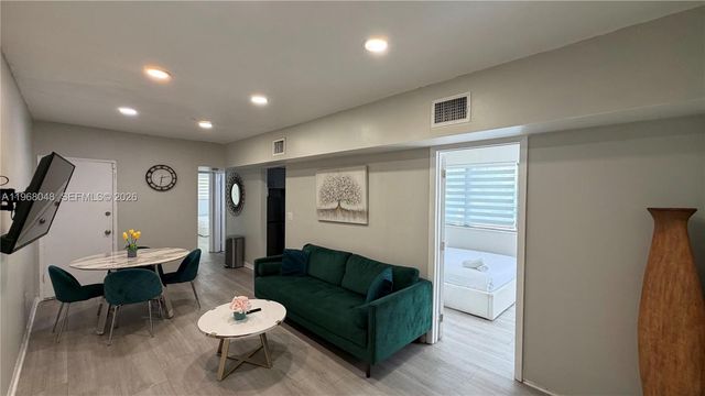 10004 E Bay Harbor Dr 10, Bay Harbor Islands, FL 33154