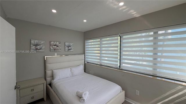 10004 E Bay Harbor Dr 10, Bay Harbor Islands, FL 33154