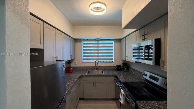 10004 E Bay Harbor Dr 10, Bay Harbor Islands, FL 33154