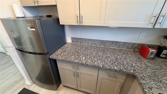 10004 E Bay Harbor Dr 10, Bay Harbor Islands, FL 33154