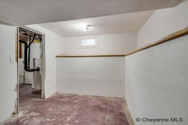 216 CRIBBON AVE, Cheyenne, WY 82007