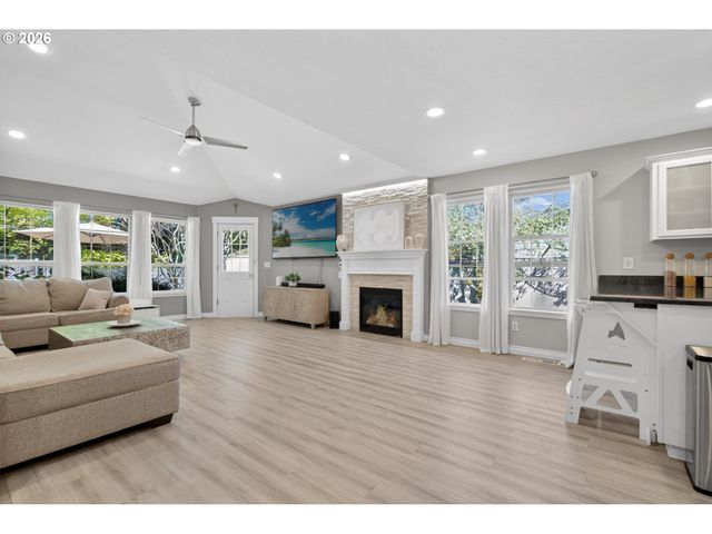 797 Nw WALLULA Ave, Gresham, OR 97030