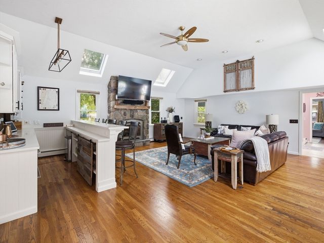 2 Foley Dr, Southborough, MA 01772
