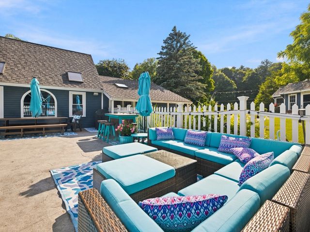 2 Foley Dr, Southborough, MA 01772