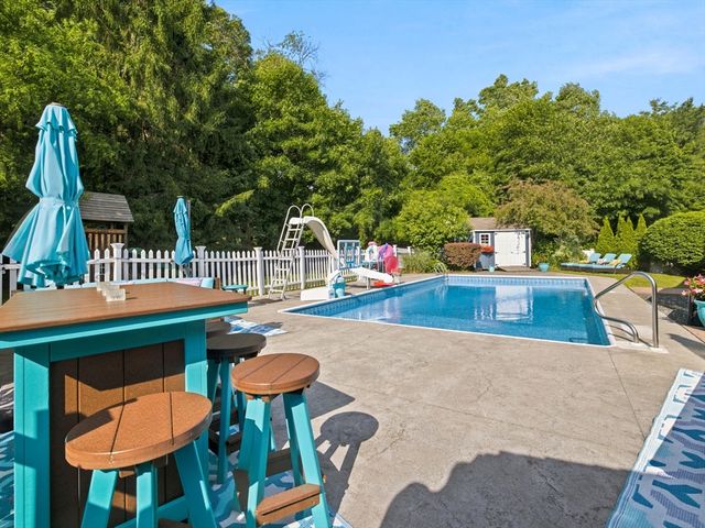 2 Foley Dr, Southborough, MA 01772