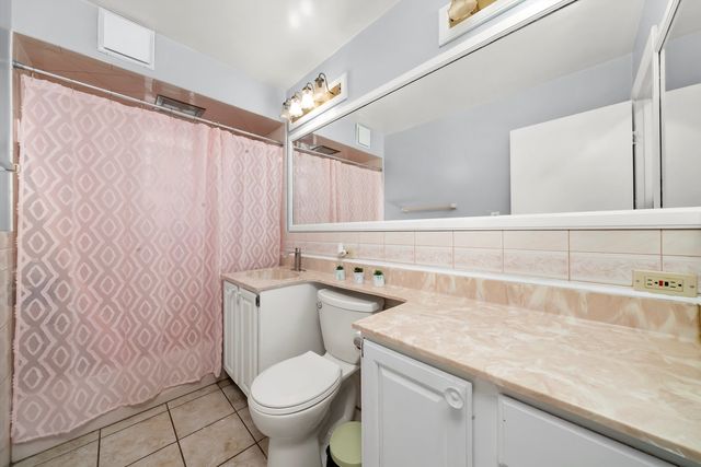 7852 Neenah Avenue, Burbank, IL 60459