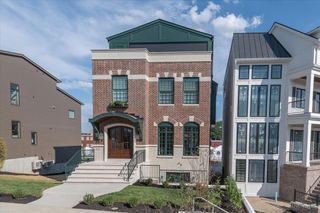 2934 Three Oaks Lane, Cincinnati, OH 45209