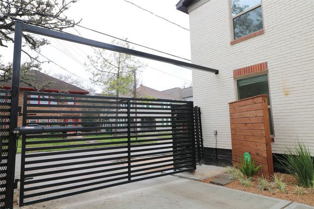 1802 Arbor Street G3, Houston, TX 77004