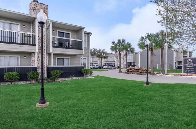 201 Dixie Drive, Clute, TX 77531