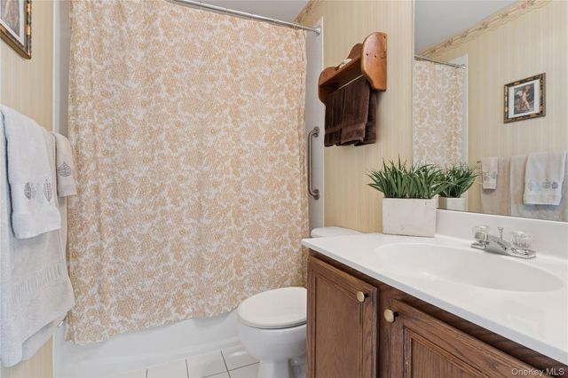 53 Goose Neck Lane, Riverhead, NY 11901