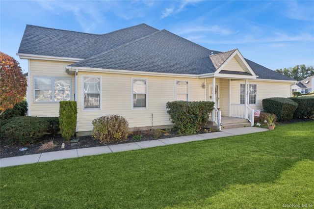 53 Goose Neck Lane, Riverhead, NY 11901