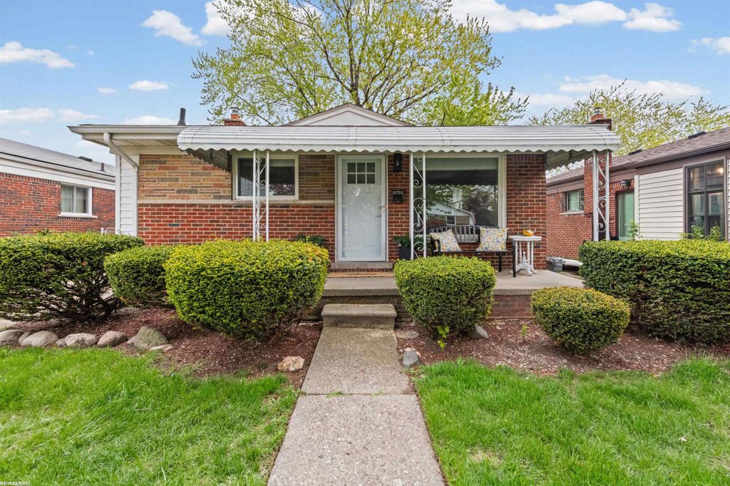 31720 Saint Margaret Street, St Clair Shores, MI 48082