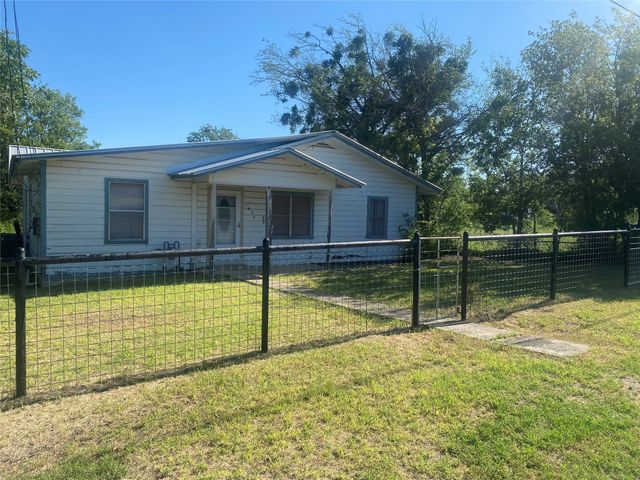 1604 5th Street, Goldthwaite, TX 76844