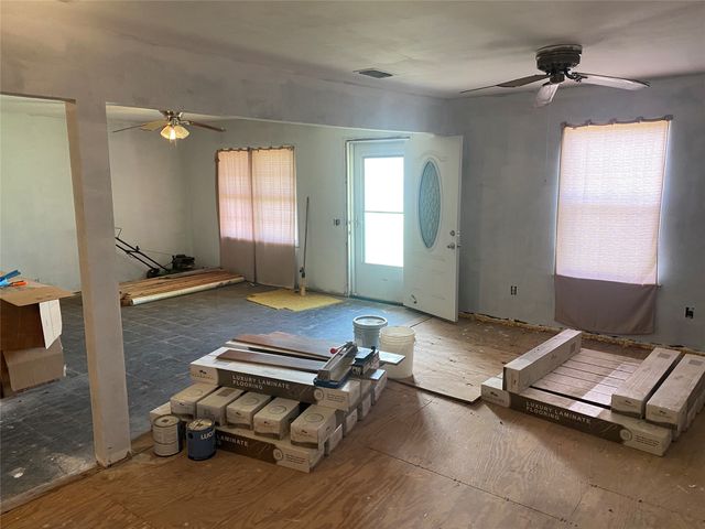 1604 5th Street, Goldthwaite, TX 76844