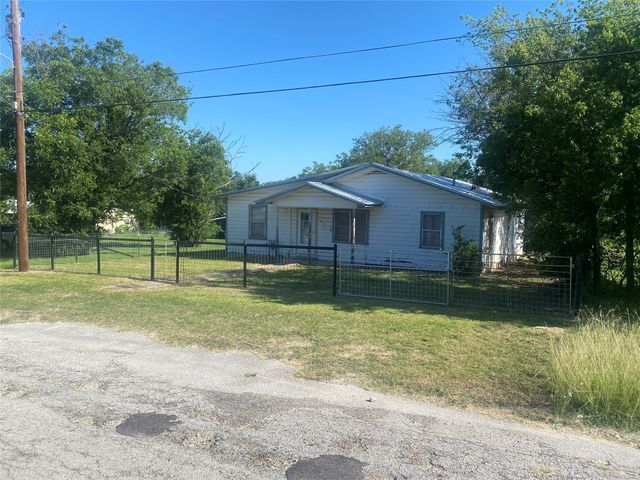 1604 5th Street, Goldthwaite, TX 76844