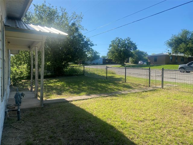 1604 5th Street, Goldthwaite, TX 76844