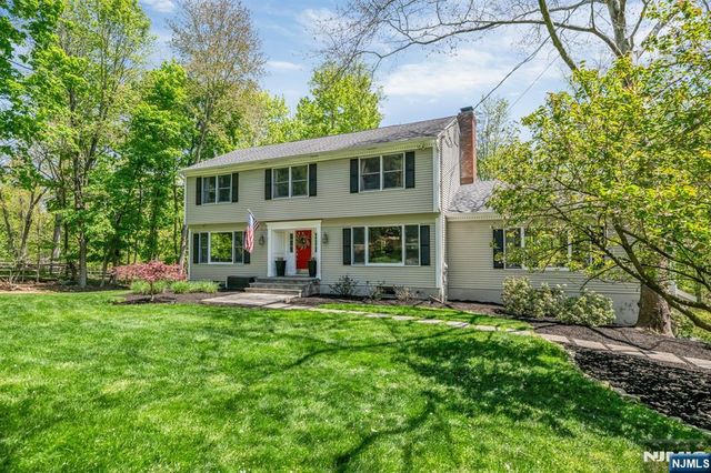558 W Saddle River Road, Upper Saddle River, NJ 07458