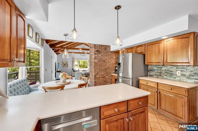 558 W Saddle River Road, Upper Saddle River, NJ 07458