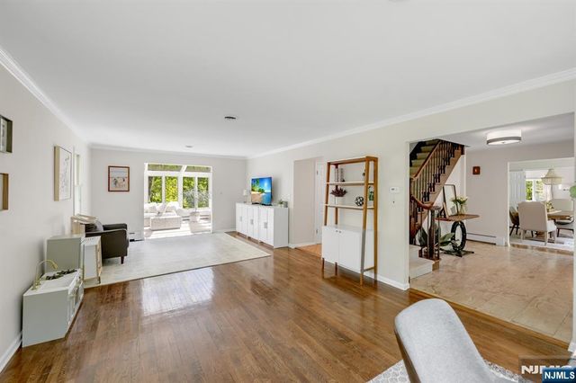 558 W Saddle River Road, Upper Saddle River, NJ 07458
