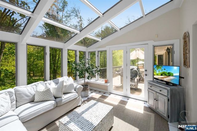 558 W Saddle River Road, Upper Saddle River, NJ 07458
