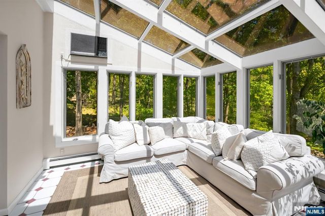 558 W Saddle River Road, Upper Saddle River, NJ 07458