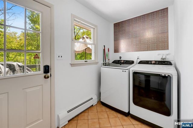 558 W Saddle River Road, Upper Saddle River, NJ 07458