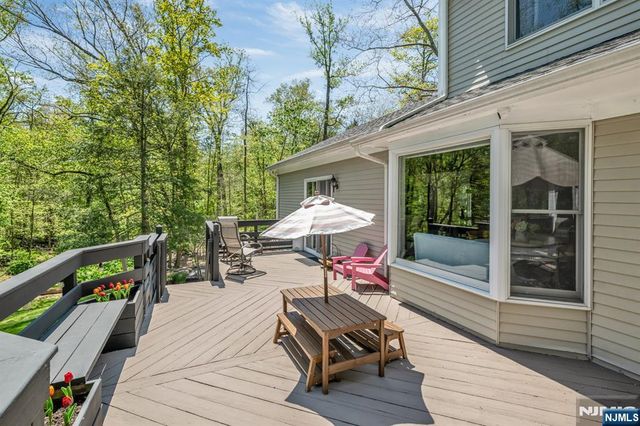 558 W Saddle River Road, Upper Saddle River, NJ 07458