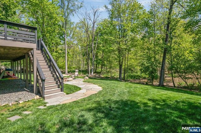 558 W Saddle River Road, Upper Saddle River, NJ 07458