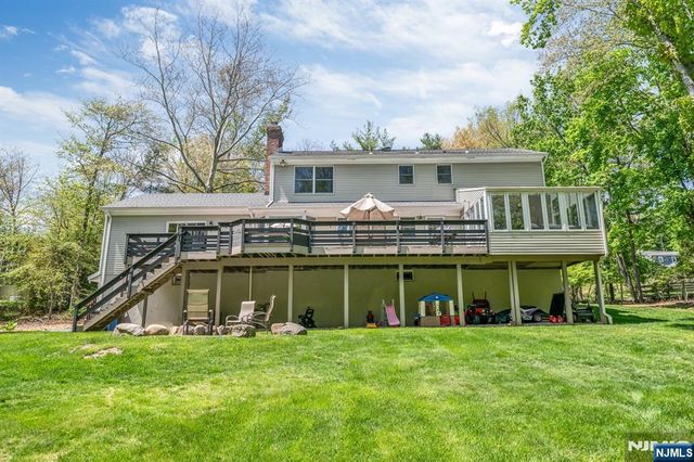 558 W Saddle River Road, Upper Saddle River, NJ 07458