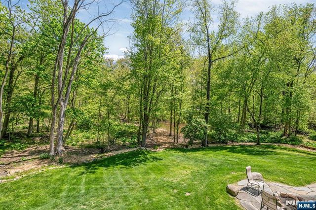 558 W Saddle River Road, Upper Saddle River, NJ 07458