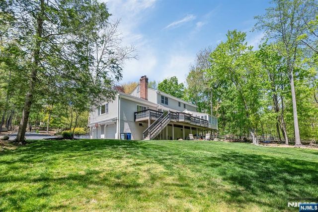 558 W Saddle River Road, Upper Saddle River, NJ 07458