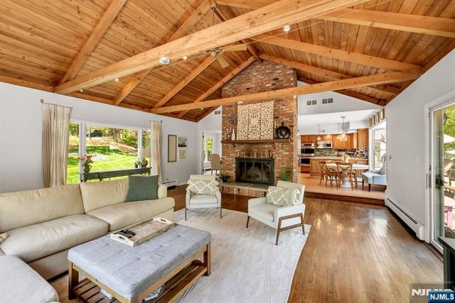 558 W Saddle River Road, Upper Saddle River, NJ 07458