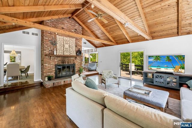 558 W Saddle River Road, Upper Saddle River, NJ 07458