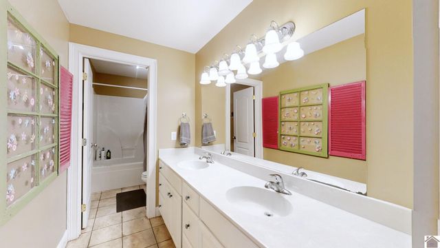 1220 masters dr, Mayfield, KY 42066