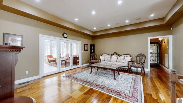 1220 masters dr, Mayfield, KY 42066