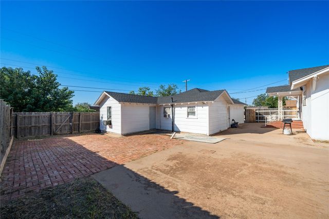 602 E Beauregard Street, Rotan, TX 79546