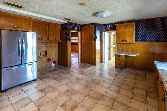 602 E Beauregard Street, Rotan, TX 79546