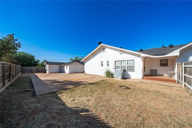 602 E Beauregard Street, Rotan, TX 79546