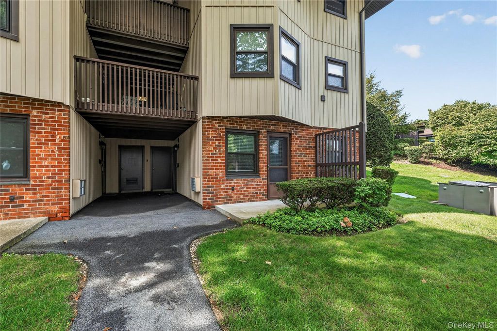 3 Hampton Court B, Yorktown Heights, NY 10598 — photo 4