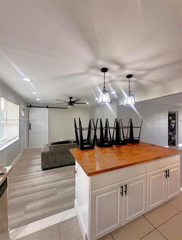 3809 NW 84th Ave, Coral Springs, FL 33065