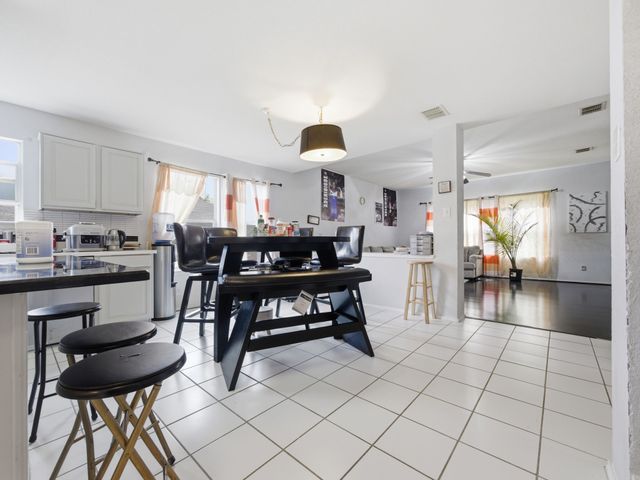 1089 Cove Hollow Drive, Cedar Hill, TX 75104