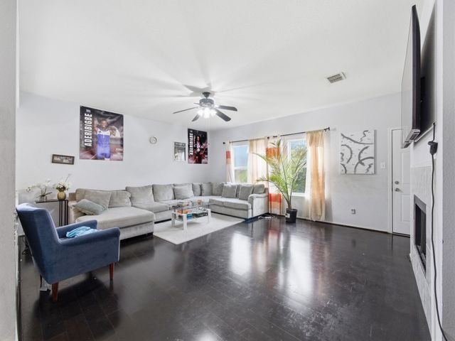 1089 Cove Hollow Drive, Cedar Hill, TX 75104