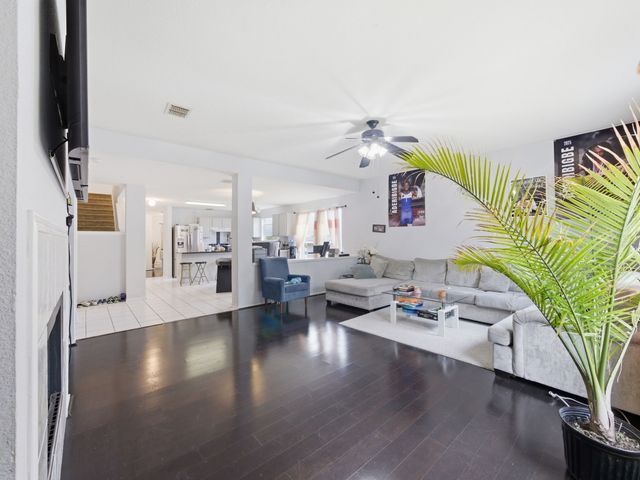 1089 Cove Hollow Drive, Cedar Hill, TX 75104