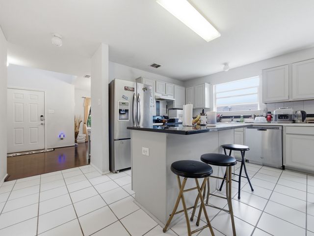 1089 Cove Hollow Drive, Cedar Hill, TX 75104