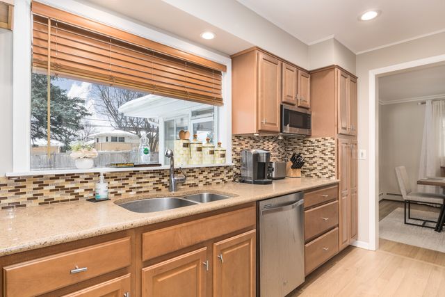 475 Amherst Avenue, Des Plaines, IL 60016