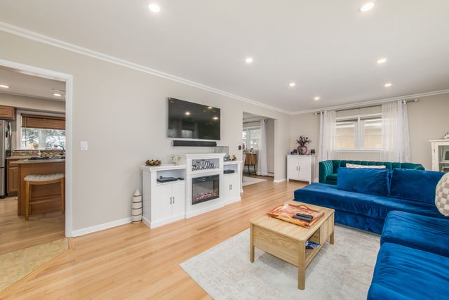 475 Amherst Avenue, Des Plaines, IL 60016