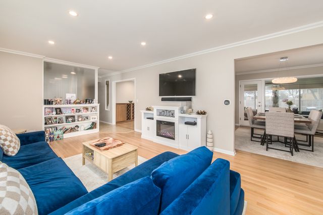 475 Amherst Avenue, Des Plaines, IL 60016