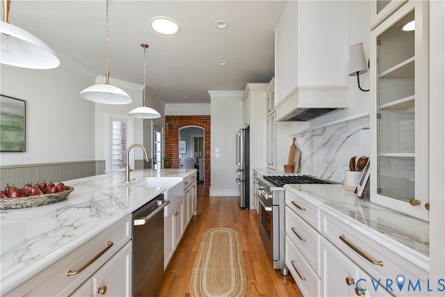 210 N 32nd St, Richmond, VA 23223