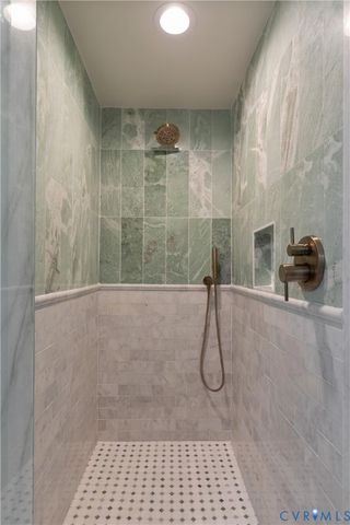 210 N 32nd St, Richmond, VA 23223