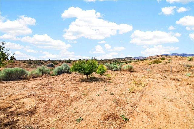 5445 Snow Line, Phelan, CA 92371